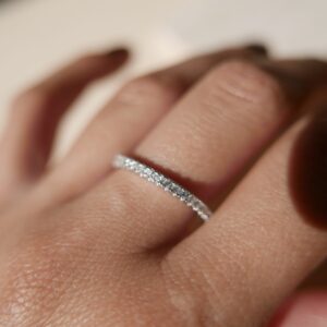 Sim Pop Prstan s cirkoni - model Eternity