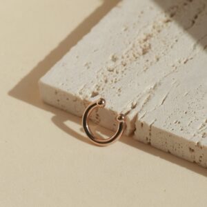 Uhan mono ear cuff simple rinka rožnata