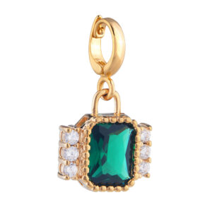 Obesek z zelenim kamnom