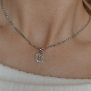 Kovinska ogrlica v srebrni barvi - S