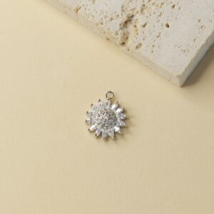 Obesek sonček s cirkoni - srebrn
