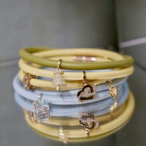 Usnjena zapestnica svetlo rumena