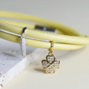 Obesek deteljica s cirkoni - rumena