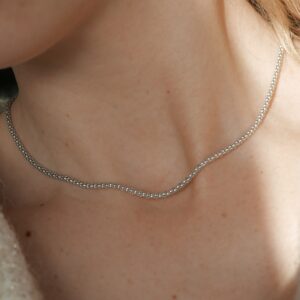 Sim Pop - kratka ogrlica v srebrni barvi - 40 cm