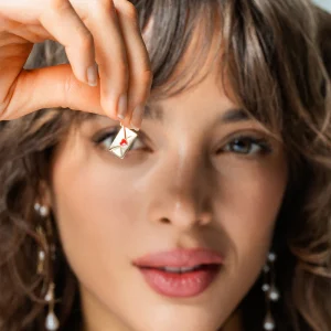 CHARM BAR obesek pismo - rumen