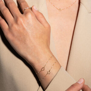 GOLDEN MATE zapestnica z belimi bunkicami in votlim srčkom - 18kt zlato