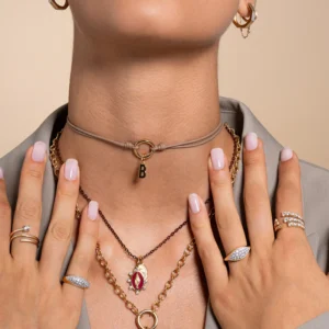 CHARMBAR emajlirana ogrlica - rjava