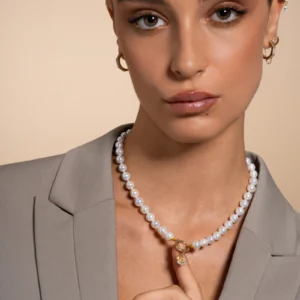 CHARM BAR ogrlica s perlami in okroglo zaponko - rumena