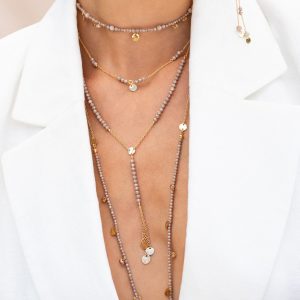 GIPSY CHIC – Dolga ogrlica z bež kamni in obeski - rumena