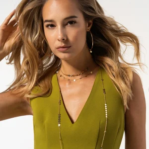 GIPSY CHIC - Dolga ogrlica z vpetimi obeski medaljoni - rumena