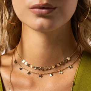 GIPSY CHIC - Kratka ogrlica z vpetimi obeski medaljoni - rumena